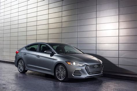 2017 Hyundai Elantra Sport Boasts Irs Turbo Engine 21650 Price Tag