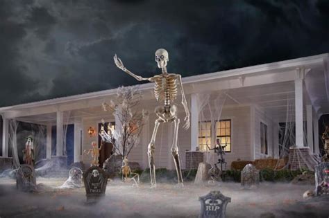 Home Depot's 12-Foot-Tall Skeleton Is the Star of Halloween Memes ...