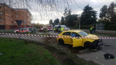 Savignano Muore Nello Schianto Mentre Va A Prendere Il Figlio A Scuola