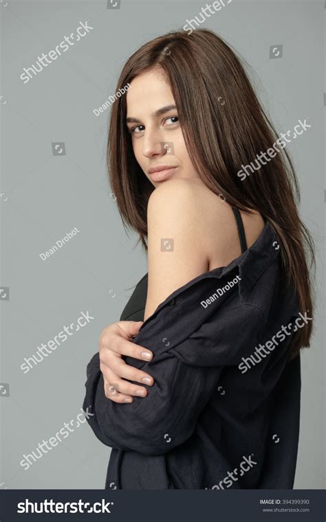 Sexy Woman Posing Naked Shoulder On Stock Photo 394399390 Shutterstock