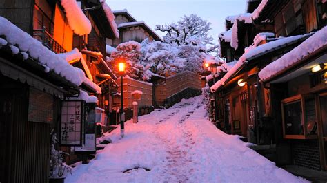 二年坂・産寧坂（三年坂） 雪 祇園の風情ある冬景色 京都もよう Kyoto Moyou