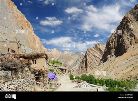 Village Of Honupatta Zanskar Range Traverse Zanskar Range Zanskar