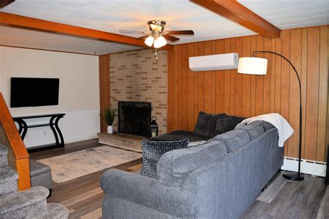 Funeral and Memorial Services at Dimond & Sons Silver Bell Chapel 19