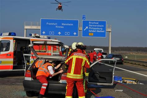 Schwerer Unfall Auf Der Bab Bei Bruchsal Hp Feuerwehr Bruchsal