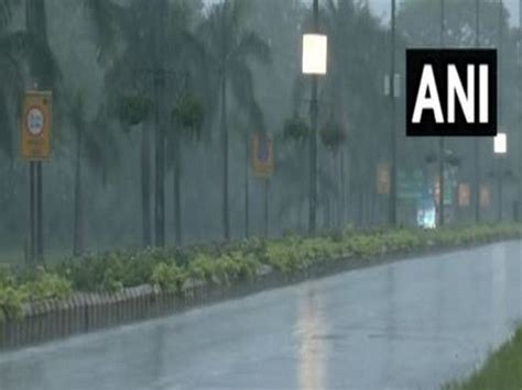 Rain Lashes Parts Of Delhi Ncr Early Morning