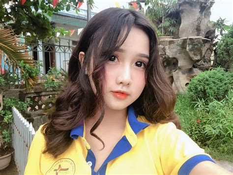 Hot girl 17 tuổi xinh đẹp xuất thần trên báo Trung Quốc nhan sắc được ví như Angela Baby phiên