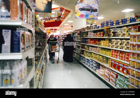 Kuwait City Kuwait Sultan Centre US Style Store People Shopping In Supermarket Stock Photo - Alamy