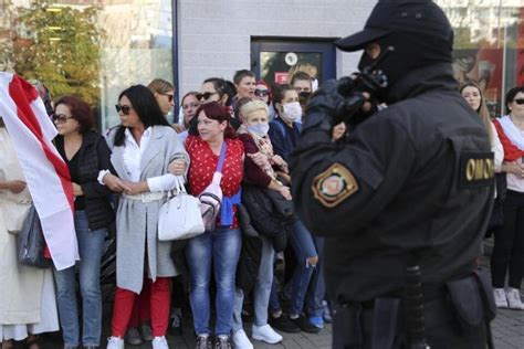 Proteste In Belarus Mehr Als Festnahmen Bei Frauen Protest Gegen