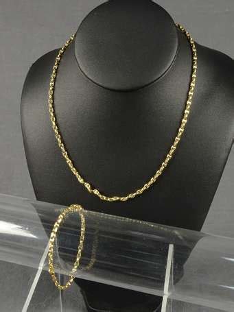 Parure En Or Jaune 18K 750 00 Comprenant Un Collier Ras Le Cou Et Un