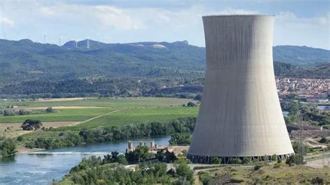 Um morto e três feridos por fuga de CO2 em central nuclear espanhola MMO