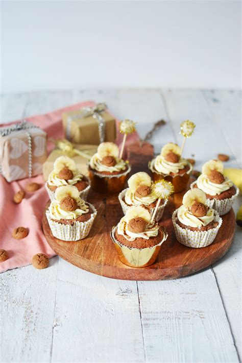 Sinterklaas Cupcakes Met Pepernoten Banaan En Vanille Botercrème