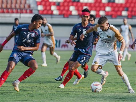 Malang Post Sabar Jadi Kunci Kemenangan Arema Fc Atas Dewa United