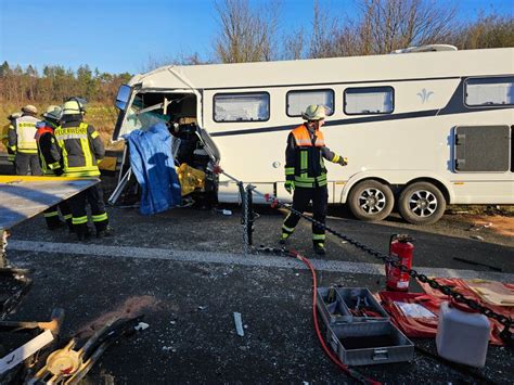 Schwerer Unfall Auf A3 Wohnmobil Kracht In Stauende Mehrere Verletzte