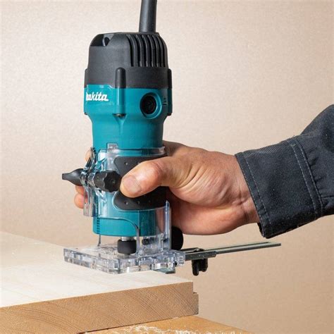 MAKITA 3711 FREZARKA KRAWĘDZIOWA SOFT START 530W Elektrovip pl