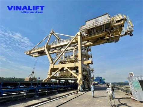 COAL GRAB UNLOADER CRANE FOR THAI BINH THERMAL POWER Vinalift