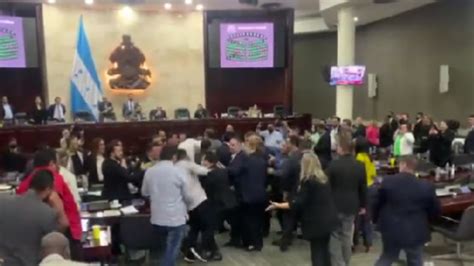 Video Diputados De Libre Y Nacionalistas Se Van A Los Golpes En Sesi N