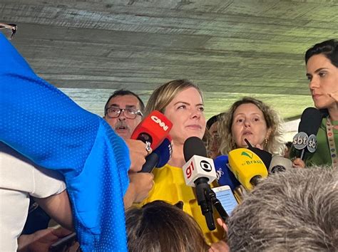 Gleisi Hoffmann admite falha de articulação na PEC da Transição O Tempo