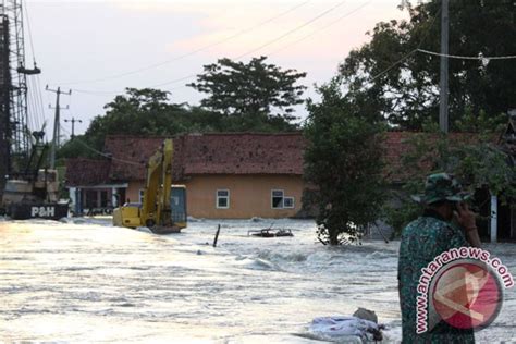 Ratusan Rumah Di Karawang Kembali Terendam Banjir Antara News