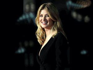 Women We Love Rosamund Pike 33 Photos Suburban Men