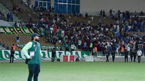 León Jugadores de La Fiera dieron la cara ante aficionados que