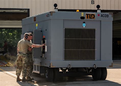 AF personnel converge at Whiteman AFB to keep B-2 Spirit cool > Whiteman Air Force Base > News