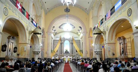 G1 Centenas de fiéis acompanham missa de Corpus Christi em Manaus