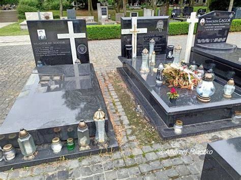 Warszawa Pomnik ofiar katastrofy smoleńskiej na Cmentarzu Wojskowym