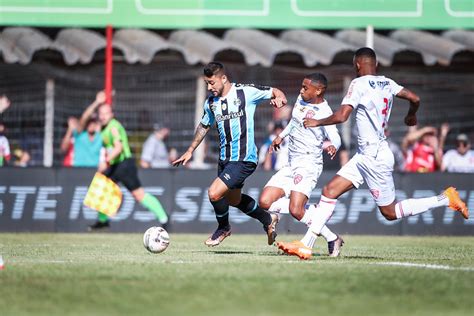 Grêmio avança em acordo por renovação do lateral João PedroJogada 10