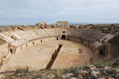 10 Ancient Roman Amphitheaters Still Worth a Visit | Amphitheater ...