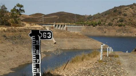 El Agua Embalsada En Andaluc A Est Por Debajo Del Por Ciento De Su