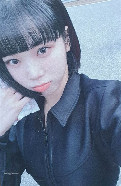 LE SSERAFIM Chaewon Black Petrol Photocard Scan Cr Lessersfimscans