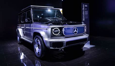 Mercedes Rallenta La Sua Corsa Il Colosso Delle Auto Investito Dalla