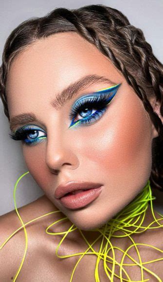 34 Creative Eyeshadow Looks Thatre Wearable Blue Eyeshadow With Blue