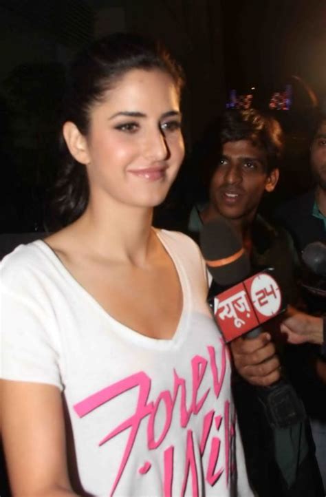 Men Women Photos Katrina Kaif Hot Breast Touch By Mic Man