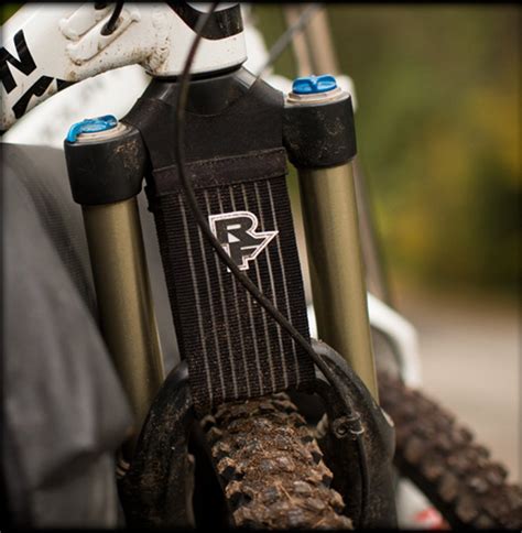 Защита от грязи на вилку Race Face MUD CRUTCH black Черный FA413003 ...