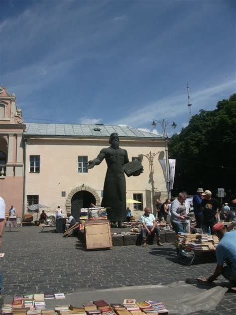 Памятник Ивану Федорову во Львове | Street view, Lviv, Scenes