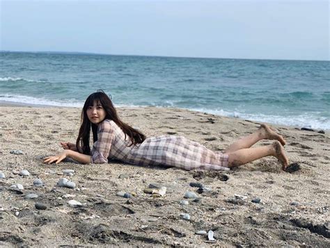 津島衣里さんのインスタグラム写真 津島衣里instagram「海、いきたい 空の面積が広いとこへゆきたい 海は広いな大きいな