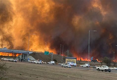 Córdoba cuatro bomberos se quemaron mientras combatían nuevos incendios