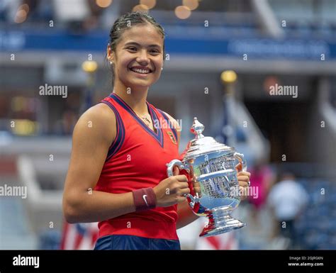 Emma raducanu us open trophy hi-res stock photography and images - Alamy