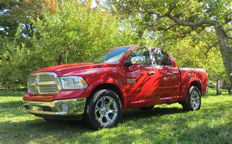 Le Ram 1500 Ecodiesel 2014 Les Amateurs De Pickup En Sortent Gagnants Guide Auto