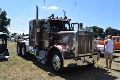 WWL331T Peterbilt Alton Bus Rally Running Day 2018 Graham Tiller