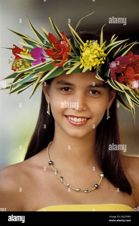 French Polynesia Tahiti Black Pearls And Keshis Worn By One Of The