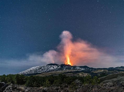 Nueva erupción del Etna con emisión de cenizas y lava