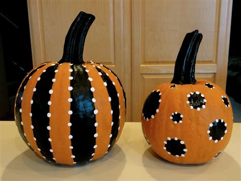 25 Easy Pumpkin Painting Ideas That Look Cute (2023 Edition)
