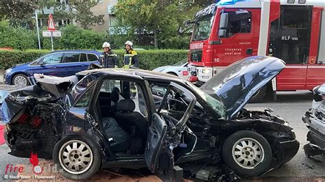 Wien Schwerer Unfall Bei Flucht Vor Polizei Fahrer 15 Und