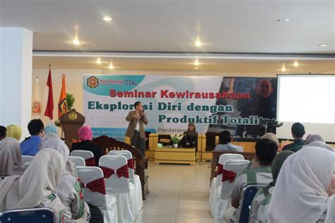 Seminar Kewirausahaan Politeknik Harapan Bersama