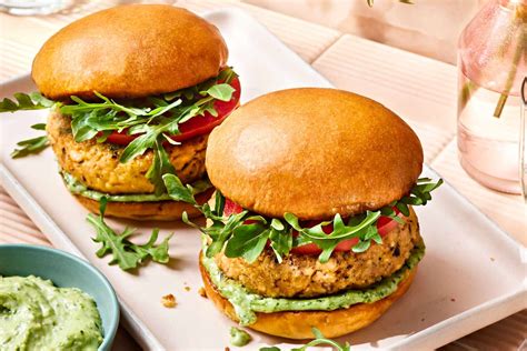 Salmon Burgers With Pesto Cream Sauce Recipe