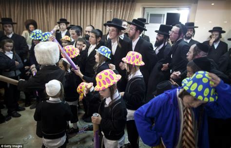 Haredi Ultra Orthodox Jewish Wedding In Jerusalem Daily Mail Online