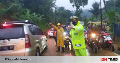 Longsor Di Cilawu Akses Garut Tasikmalaya Lumpuh