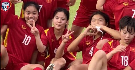 Hot girl U nữ Việt Nam xinh như hoa hậu gây bão MXH